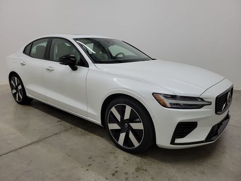 Used 2024 Volvo S60 T8 Plus image 4