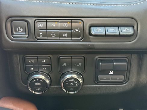 Used 2024 GMC Yukon XL Denali Ultimate image 29