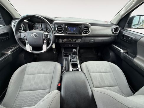 Used 2019 Toyota Tacoma SR5 AWD/4WD image 10