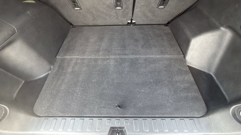 Used 2022 GMC Terrain SLT w/ Elevation Edition FWD image 16
