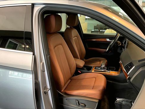 Certified 2023 Audi Q5 2.0T Premium w/ Convenience Package AWD/4WD image 9