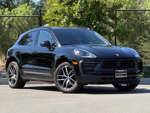 Used 2026 Porsche Macan AWD/4WD image 9