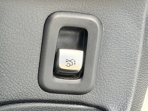 Used 2020 Mercedes-Benz C 300 Sedan image 12