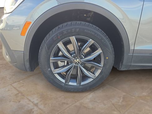 Certified 2022 Volkswagen Tiguan SE image 25