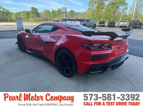 Used 2025 Chevrolet Corvette Z06 RWD image 6