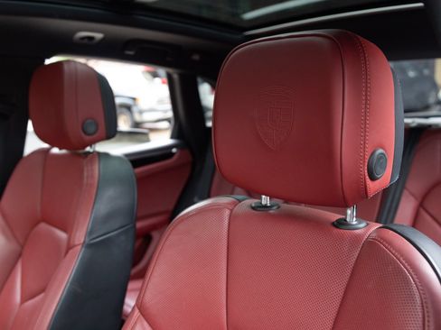 Certified 2024 Porsche Macan S AWD/4WD image 22