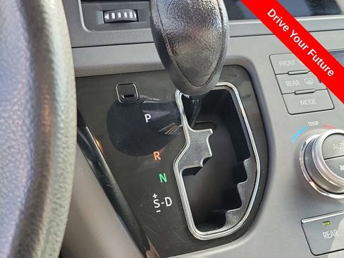 Used 2020 Toyota Sienna L w/ Carpet Mat Package FWD image 11