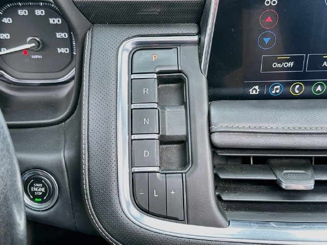 Used 2021 GMC Yukon XL AT4 w/ AT4 Premium Plus Package AWD/4WD image 17