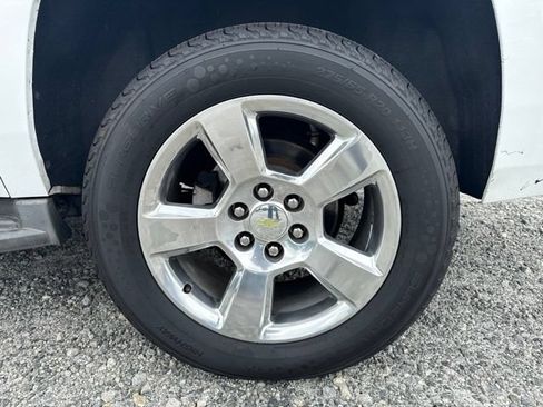 Used 2015 Chevrolet Suburban LT RWD image 19