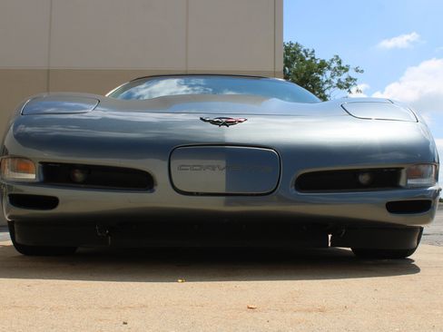 Used 2004 Chevrolet Corvette Convertible w/ Preferred Equipment Group RWD image 38