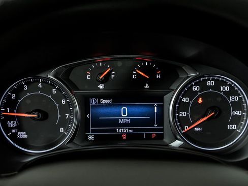 Used 2024 GMC Terrain SLE w/ Driver Convenience Package FWD image 17
