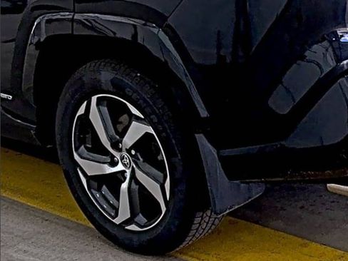 Used 2023 Toyota RAV4 SE w/ Weather & Moonroof Package AWD/4WD image 8