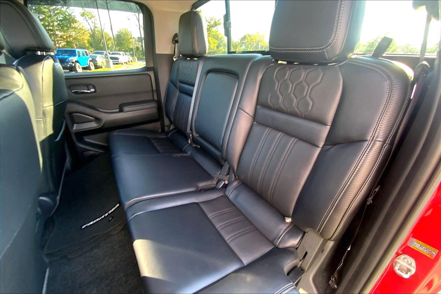 Used 2023 Nissan Frontier SV w/ SV Premium Package AWD/4WD image 19