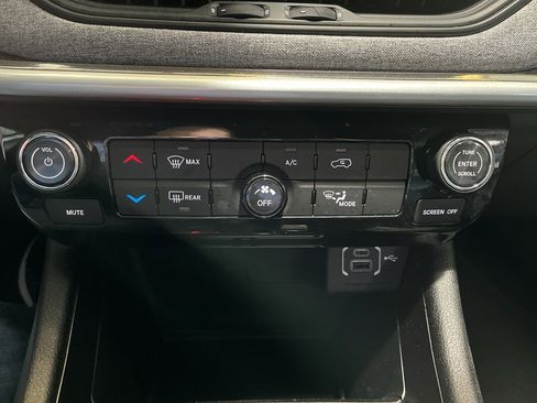 Used 2023 Jeep Compass Latitude AWD/4WD image 19