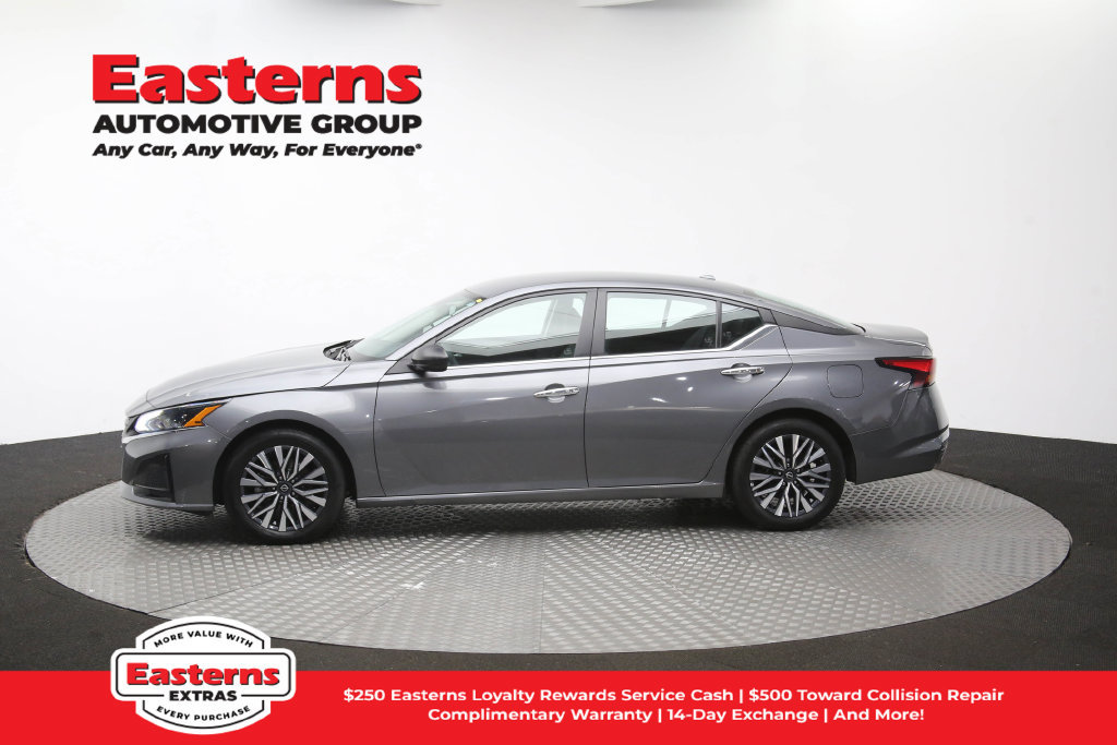 Used 2025 Nissan Altima 2.5 SV FWD image 59