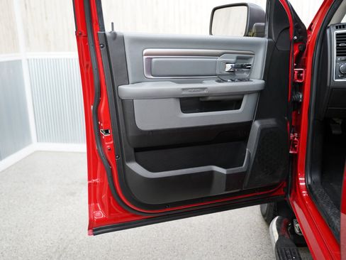 Used 2018 RAM 1500 Classic SLT image 25