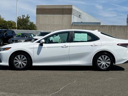 Certified 2022 Toyota Camry LE FWD image 9
