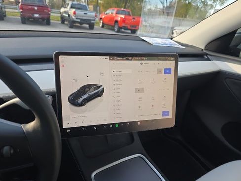 Used 2024 Tesla Model Y Long Range image 28