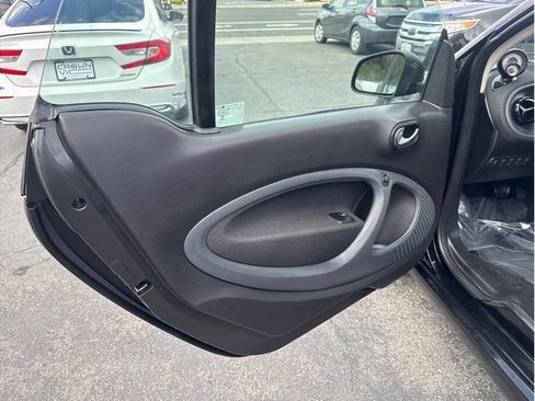 Used 2017 smart fortwo electric drive RWD image 5