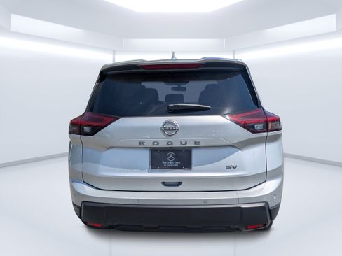 Used 2024 Nissan Rogue SV FWD image 4