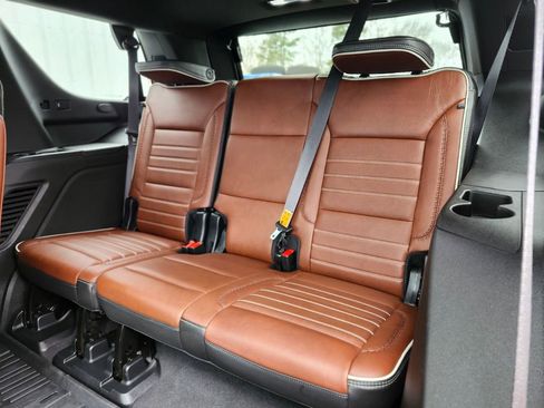 Used 2023 GMC Yukon Denali Ultimate image 17