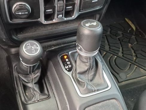 Used 2024 Jeep Wrangler Unlimited Sahara w/ Safety Group AWD/4WD image 11