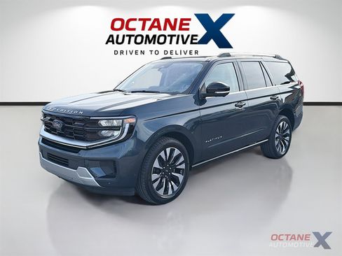 Used 2025 Ford Expedition Platinum w/ Driver's Package AWD/4WD image 3