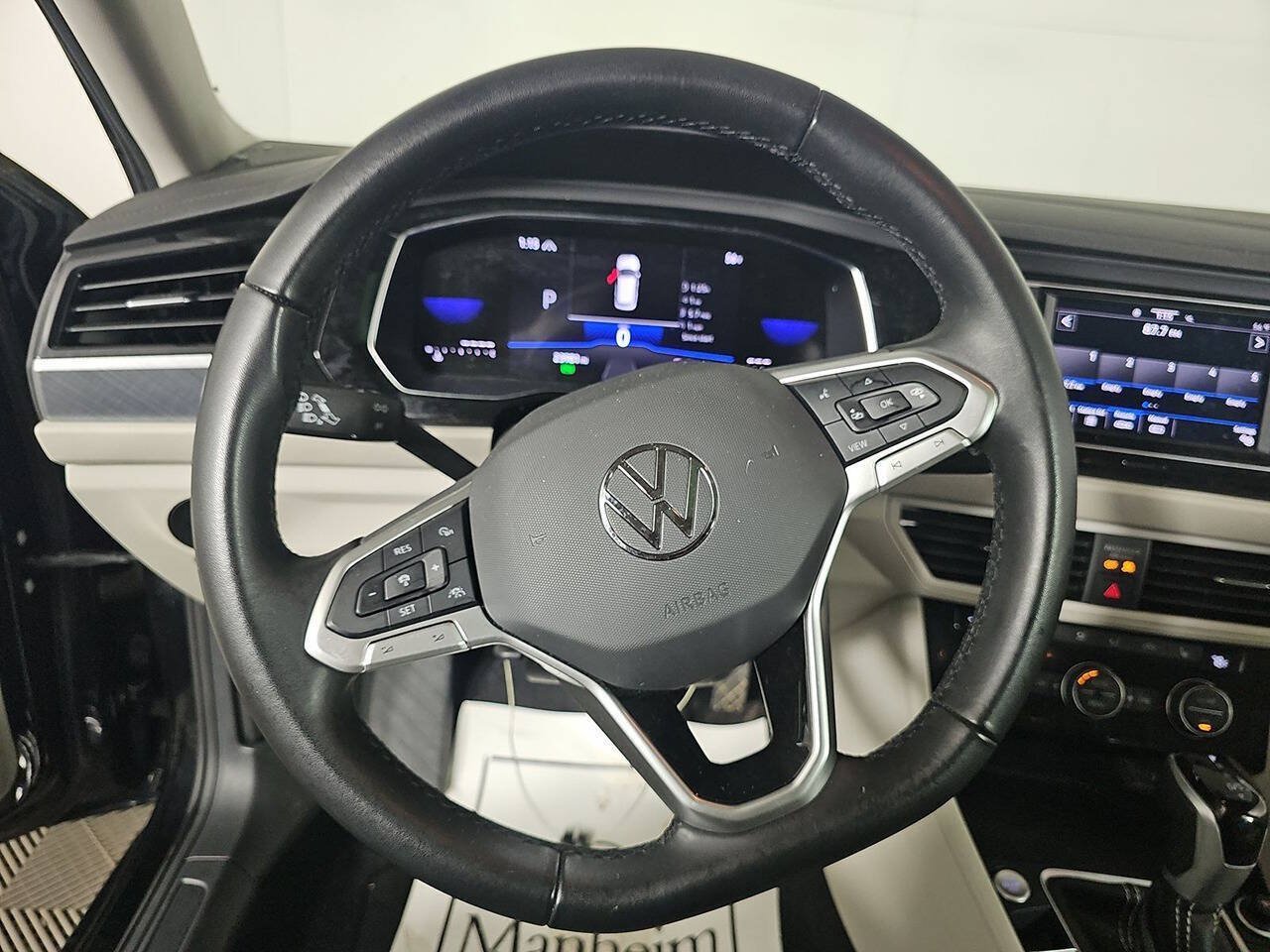 Used 2023 Volkswagen Jetta SE w/ Panoramic Sunroof Package FWD image 6