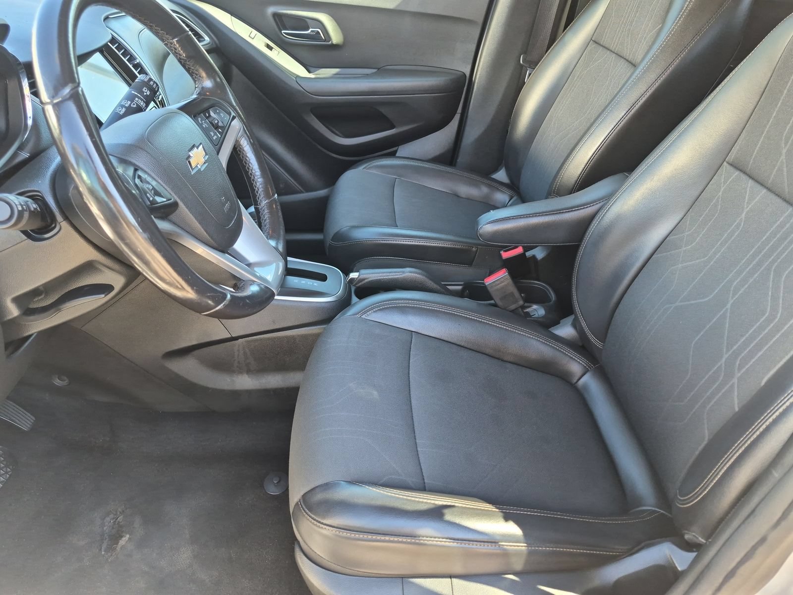 Used 2018 Chevrolet Trax LT w/ LT Convenience Package AWD/4WD image 16