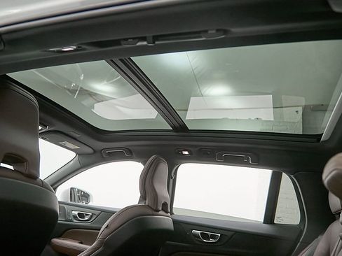 Certified 2024 Volvo V60 B5 Cross Country Ultimate image 21