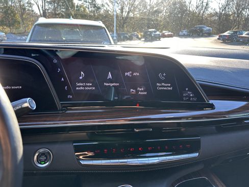 Used 2024 Cadillac Escalade ESV Premium Luxury image 12