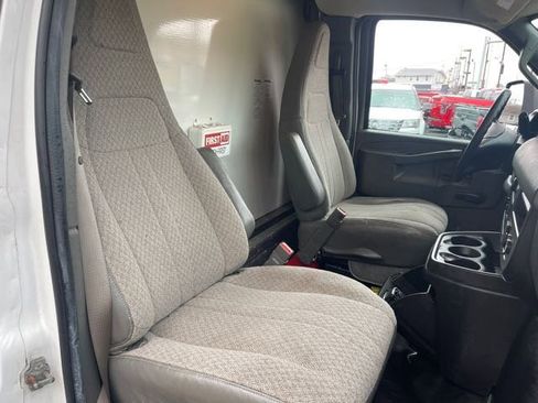 Used 2018 Chevrolet Express 4500 Extended w/ Driver Convenience Package image 18