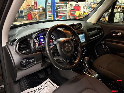 Used 2020 Jeep Renegade Altitude AWD/4WD image 16