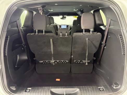 Used 2023 Chrysler Pacifica Touring FWD image 21