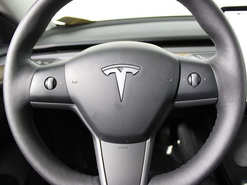 Used 2023 Tesla Model 3 Standard Range image 10