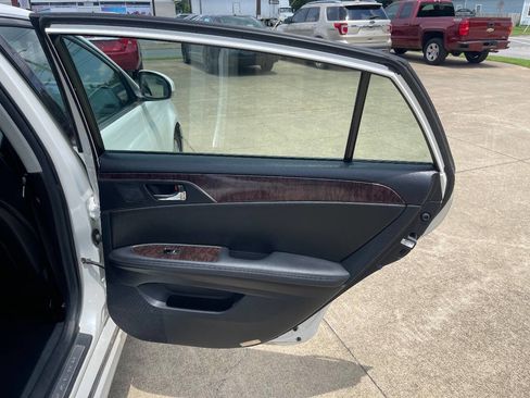 Used 2011 Toyota Avalon Limited FWD image 12
