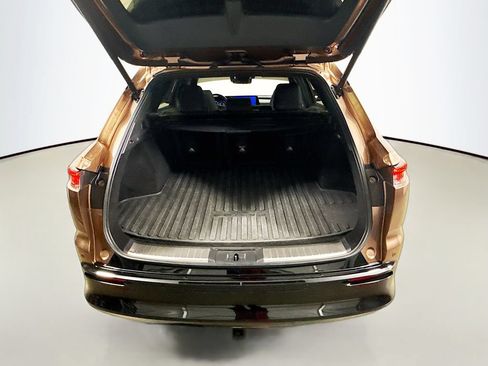 Certified 2025 Toyota Crown Signia w/ Advanced Technology Package AWD/4WD image 6