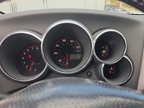 Used 2005 Toyota Matrix XR FWD image 13