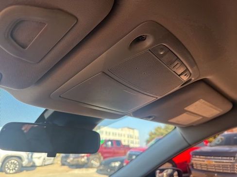 Used 2019 Nissan Rogue SV image 15