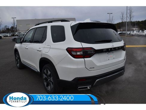 New 2026 Honda Pilot Touring image 5
