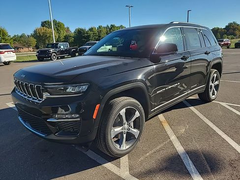 New 2025 Jeep Grand Cherokee Limited w/ Luxury Tech Group II image 4