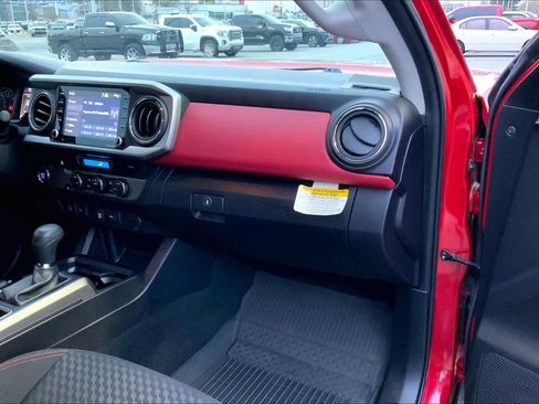 Used 2023 Toyota Tacoma SR5 w/ Technology Package image 18