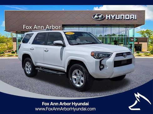 Used 2022 Toyota 4Runner SR5 Premium w/ Moonroof Package AWD/4WD image 7