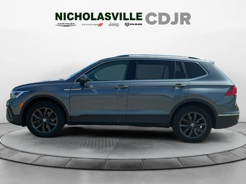 Used 2023 Volkswagen Tiguan SE w/ Panoramic Sunroof Package AWD/4WD image 2
