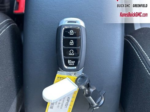 Used 2025 Hyundai Venue SEL image 38