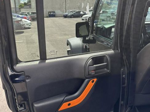 Used 2015 Jeep Wrangler Unlimited Rubicon w/ Connectivity Group image 11