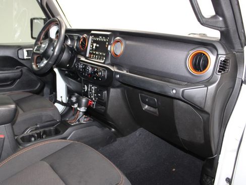 Used 2023 Jeep Gladiator Mojave AWD/4WD image 23