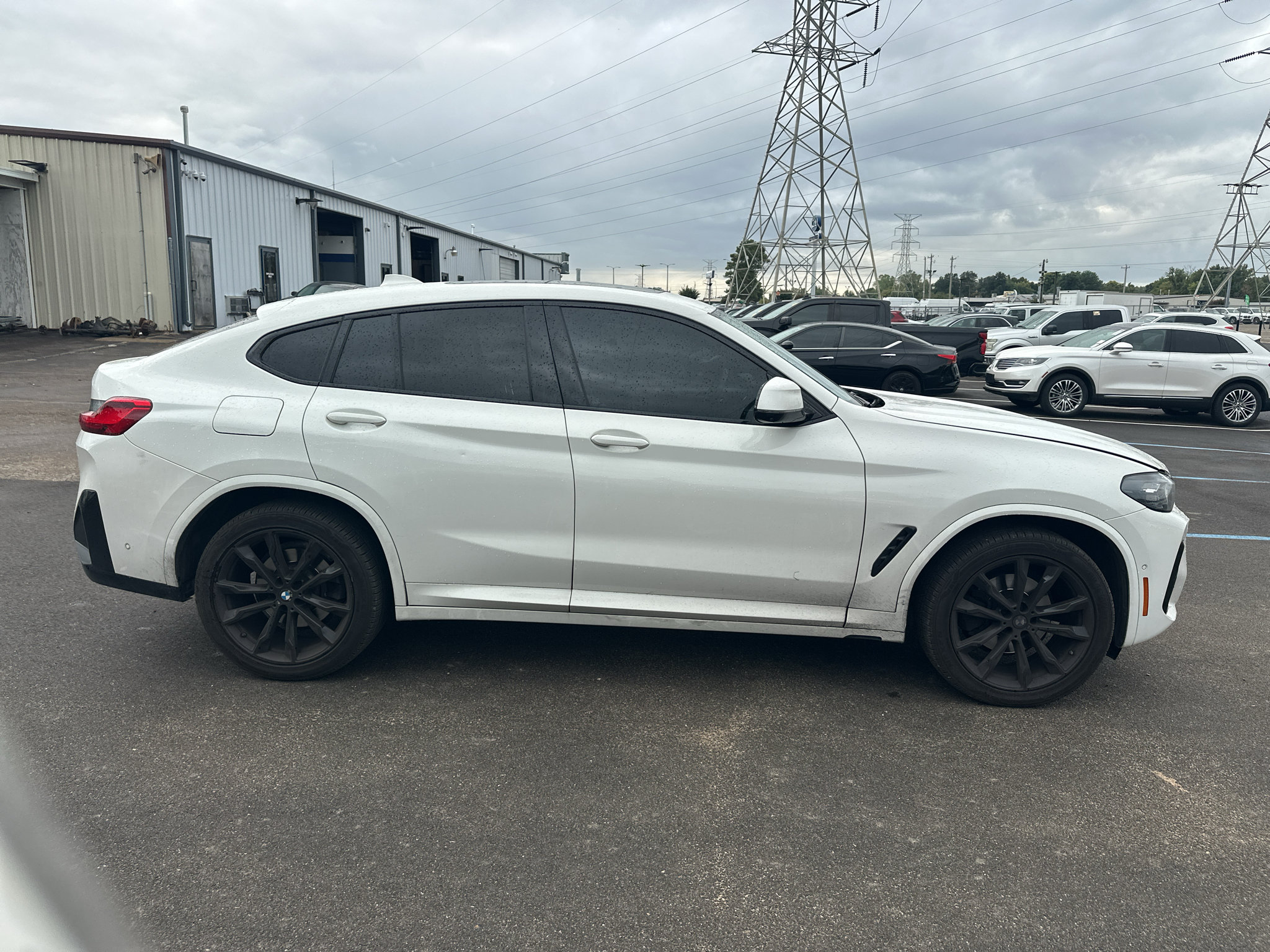 Used 2024 BMW X4 xDrive30i w/ Premium Package AWD/4WD image 4