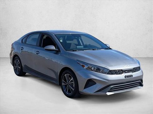 Used 2024 Kia Forte LXS image 3