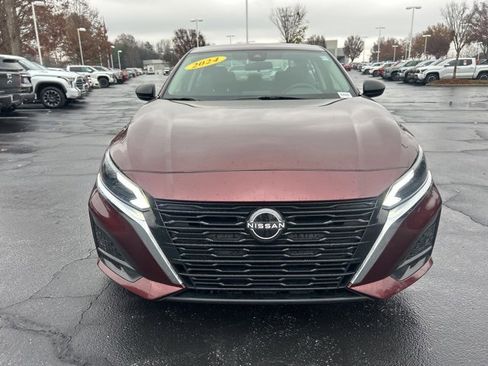 Used 2024 Nissan Altima 2.5 SV image 2